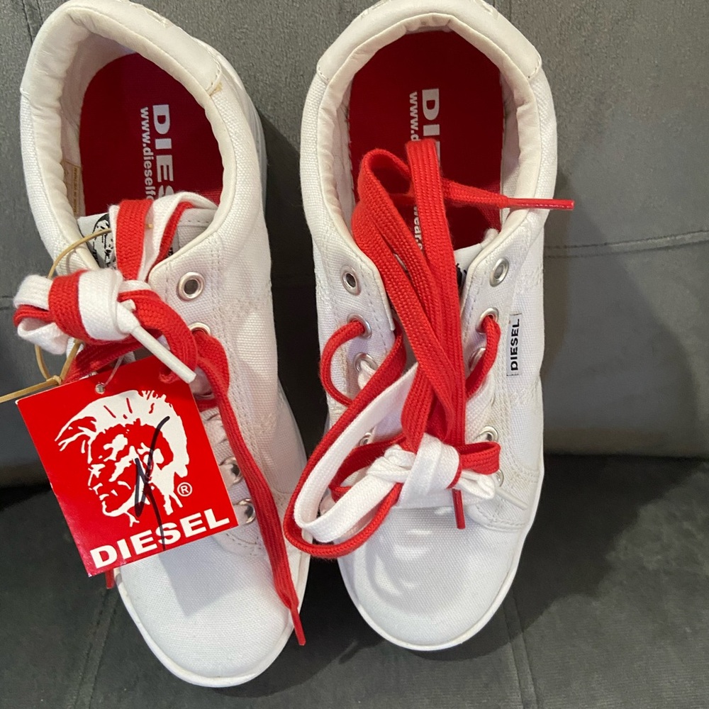 DIESEL LOW RISE WOMEN SNEAKERS